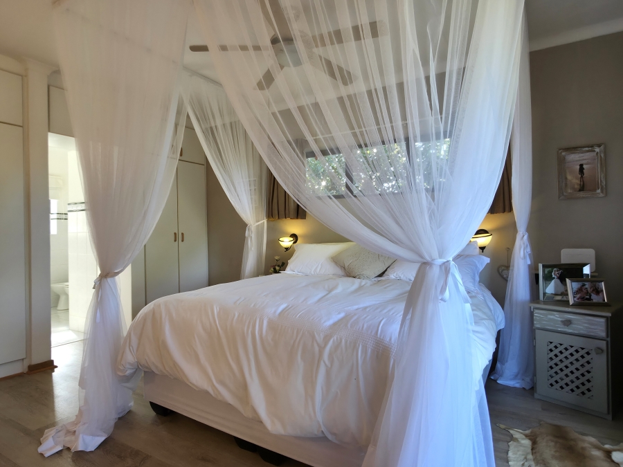 4 Bedroom Property for Sale in Wavecrest Eastern Cape